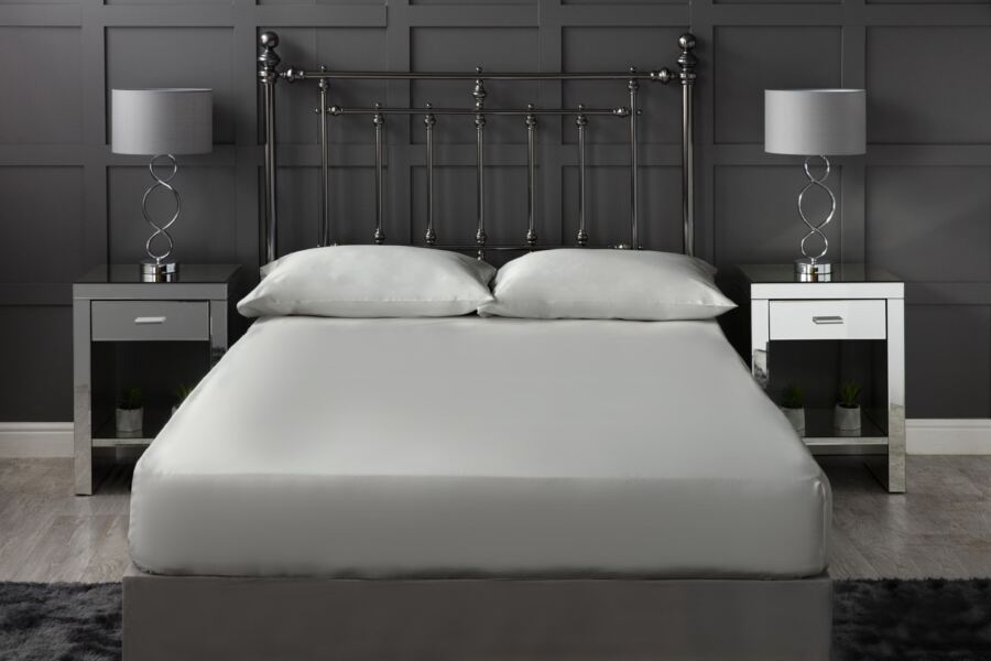 Cotton Sateen 300 Count Extra Deep 38cm Fitted Sheet Cotton Sateen 300 Count Extra Deep 38cm Fitted Sheet