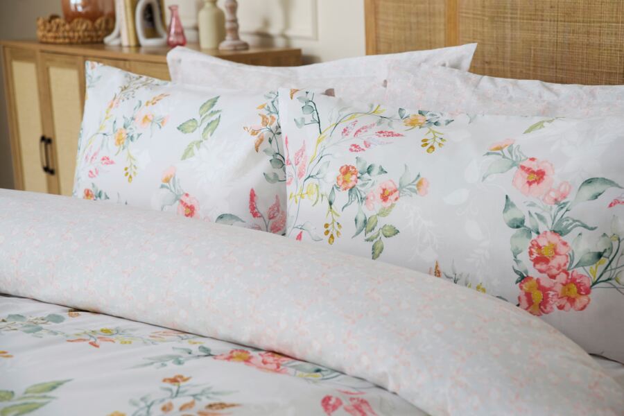 Raeya Duvet Cover Set Raeya Duvet Cover Set