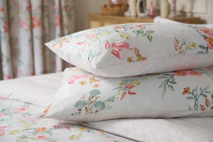 Raeya Duvet Cover Set Raeya Duvet Cover Set
